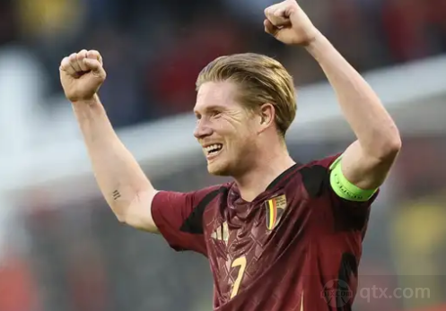 坏消息，勇士队的库里因背部受伤被排除在对阵雄鹿队的比赛之外